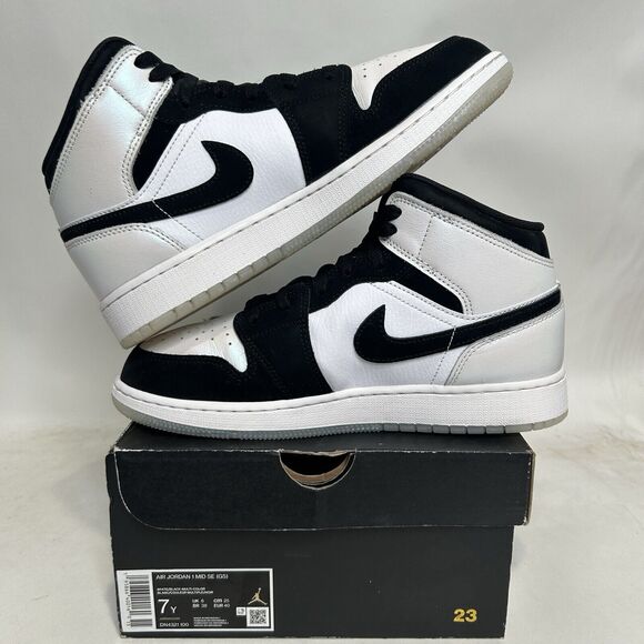 Nike Shoes Air Jordan 1 Retro Mid SE GS “Diamond Shorts” 2024 - Picture 3 of 9